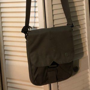 STM Scout Crossbody Messenger Canvas Bag 10" Ipad Notebook Carrying Case Green